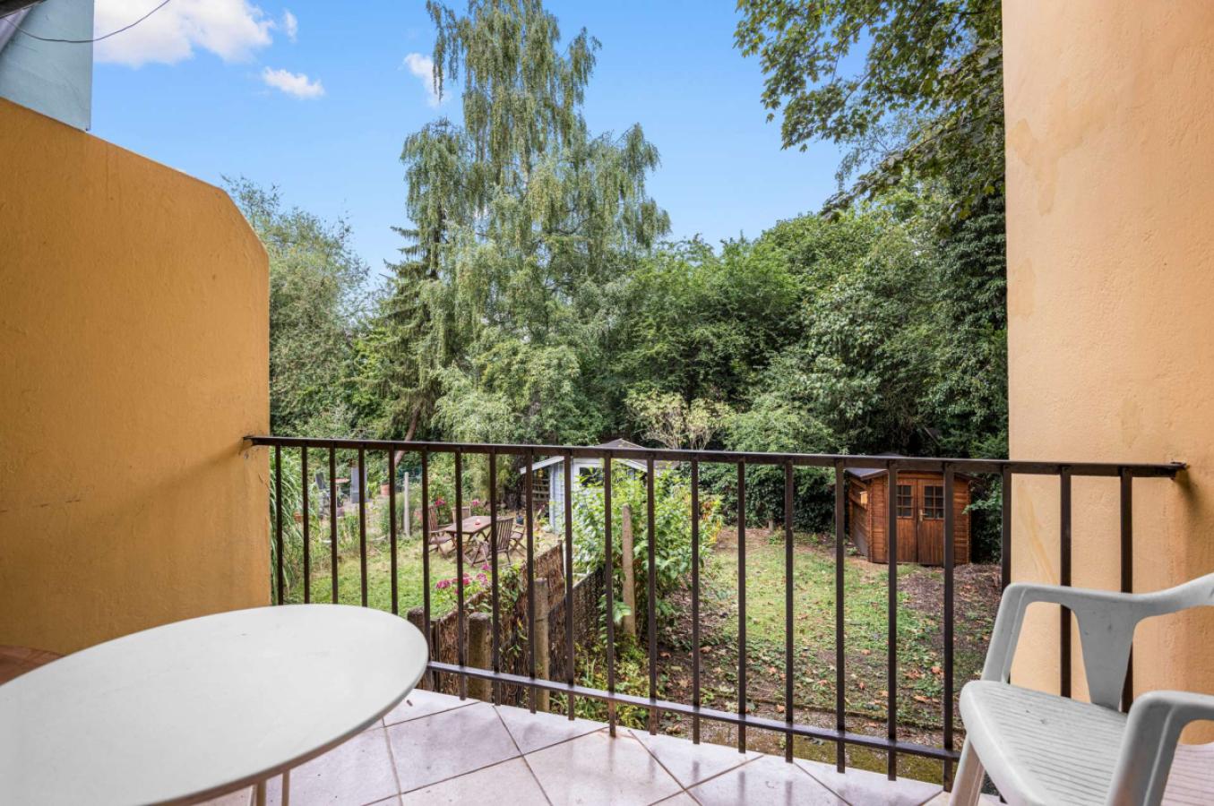 Balkon mit Gartenblick