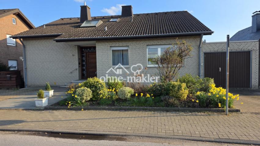 Frontseite mit Garage