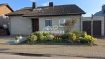 Frontseite mit Garage