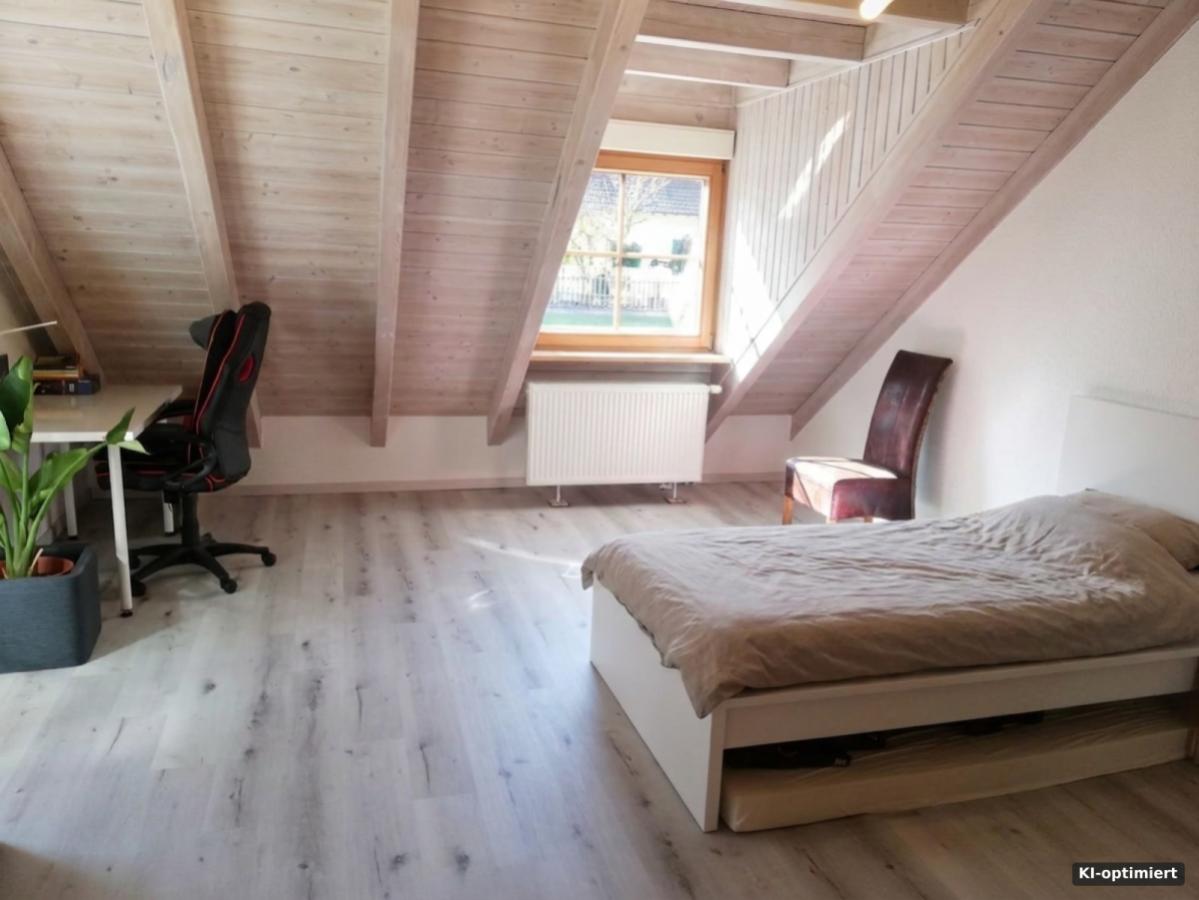 KI-optimiert – Büro Gästezimmer oben