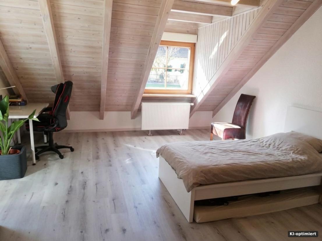 KI-optimiert – Büro Gästezimmer oben