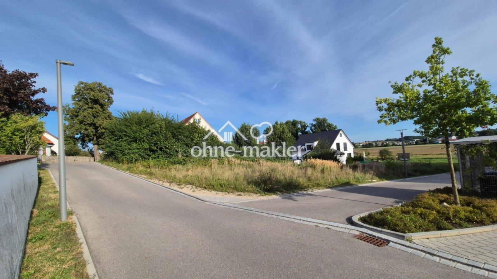 Blick auf Grundstück von West