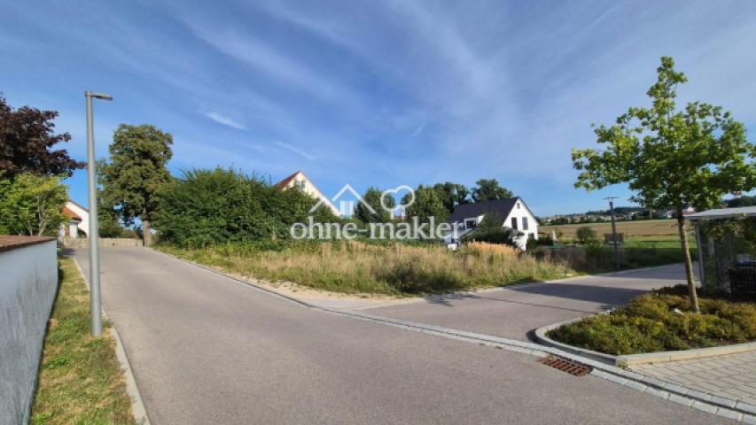 Blick auf Grundstück von West