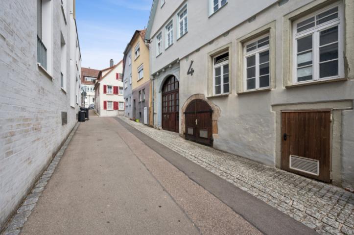 Gebäude und Straßenansicht