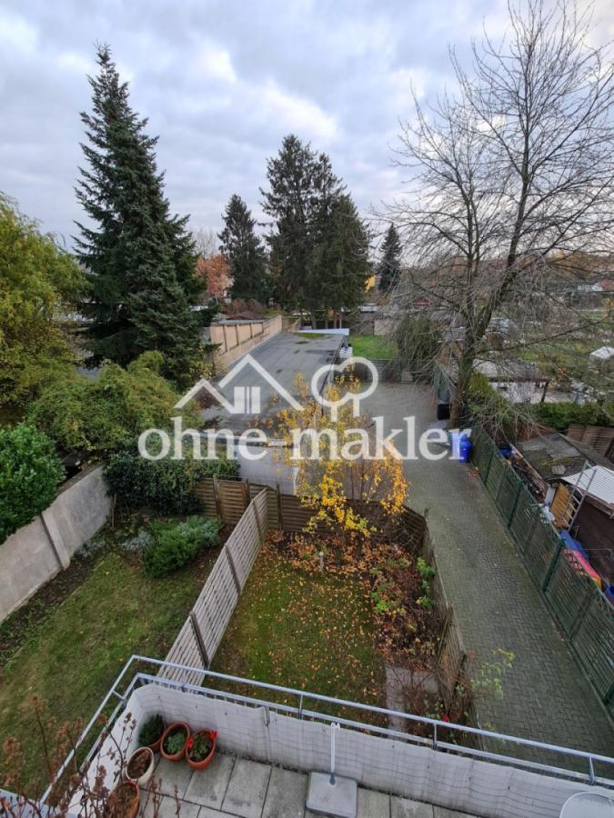 Blick auf Garagenhof u. Gärten