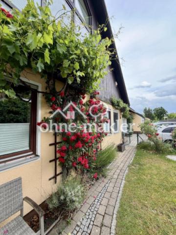 Am Haus entlang