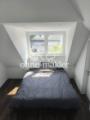 Schlafzimmer mit Rollläden