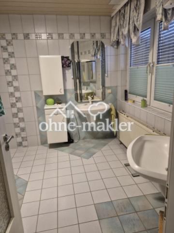 Badezimmer mit zwei Waschbecke