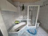 Dusche und Badewanne