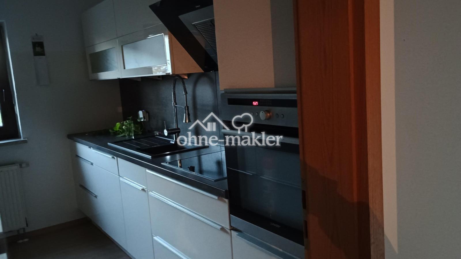 Moderne EBK mit E-Geräten