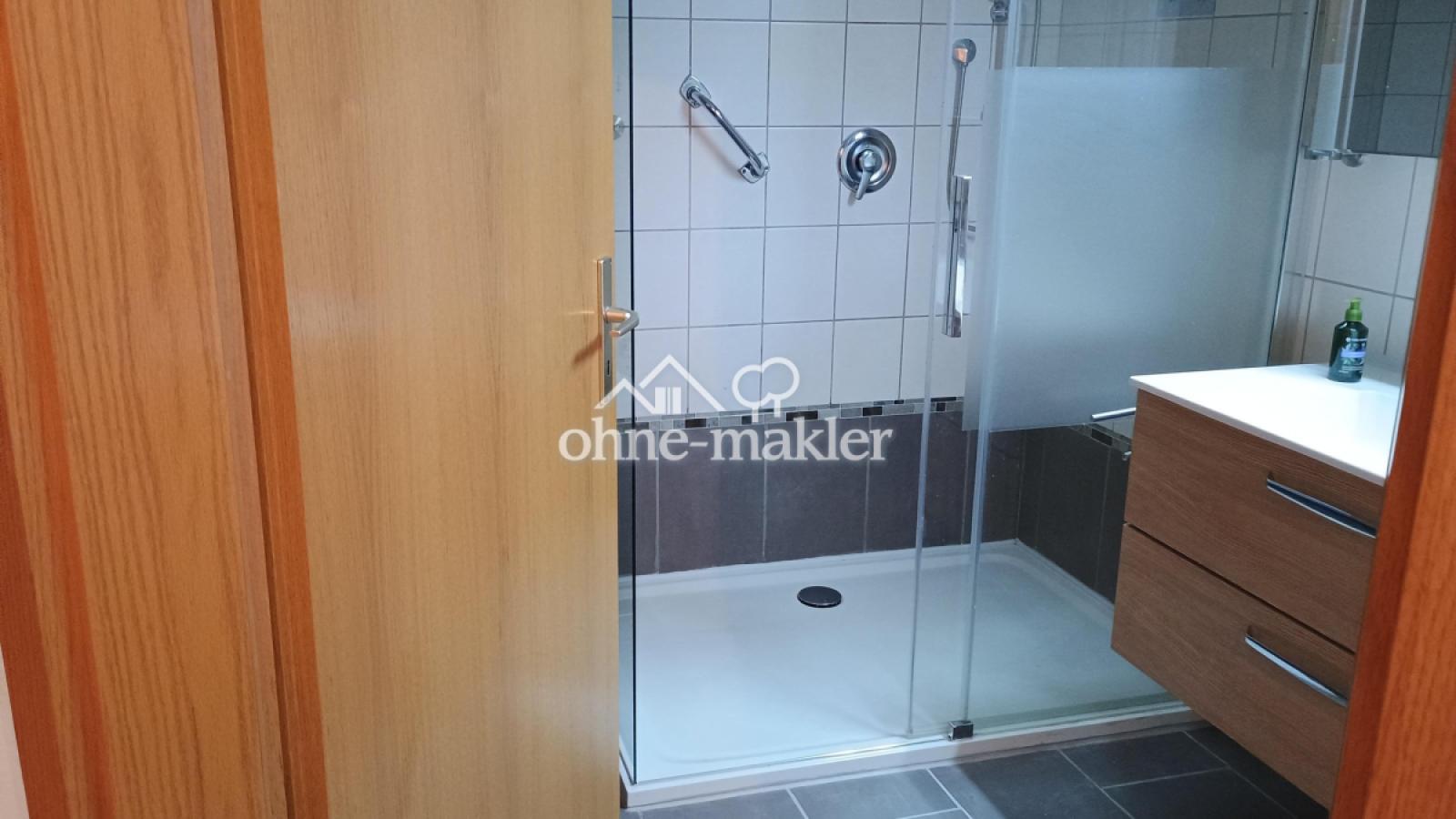 Bad - Bodentiefe, große Dusche