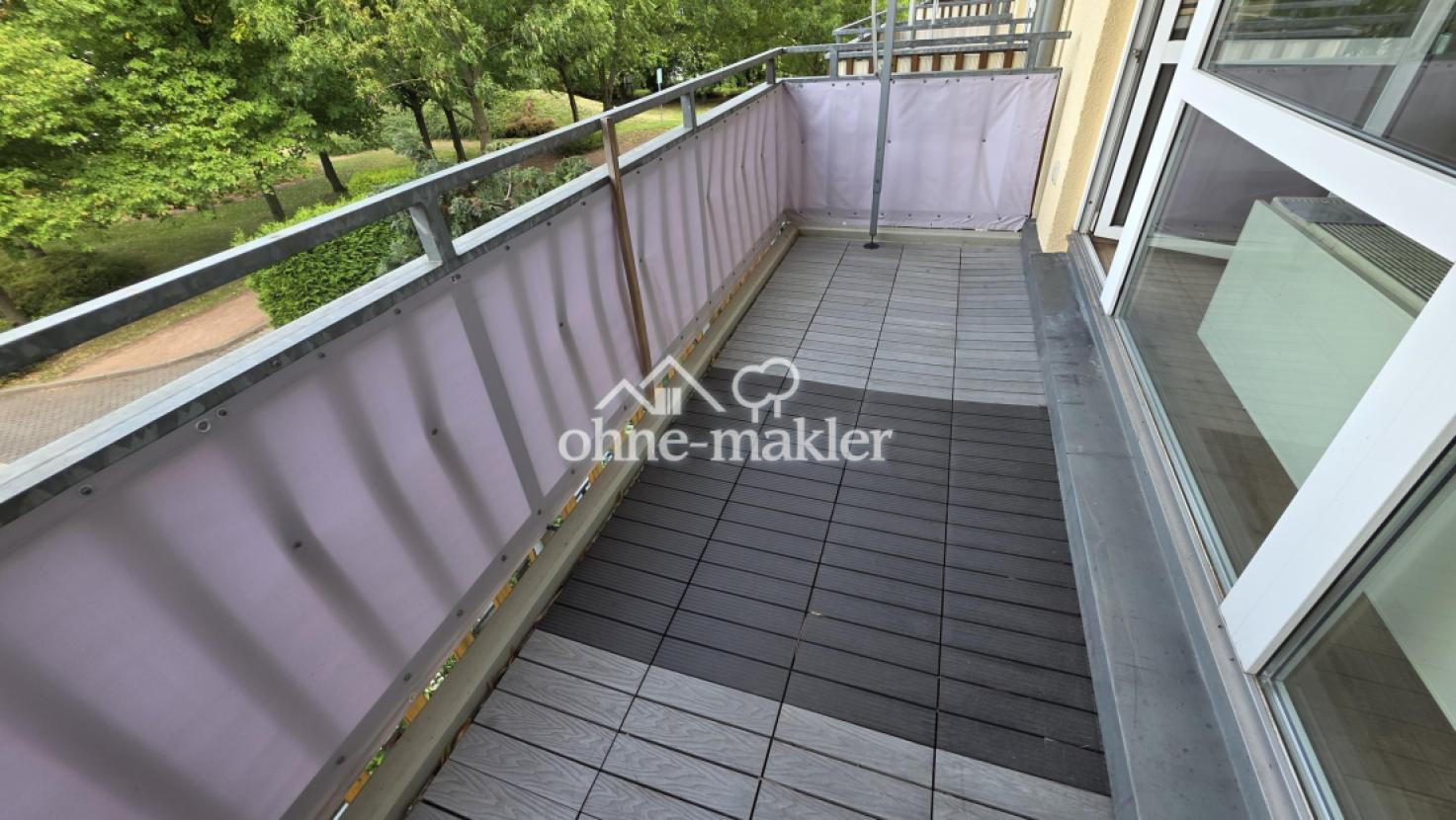 Großer Balkon ins Grüne