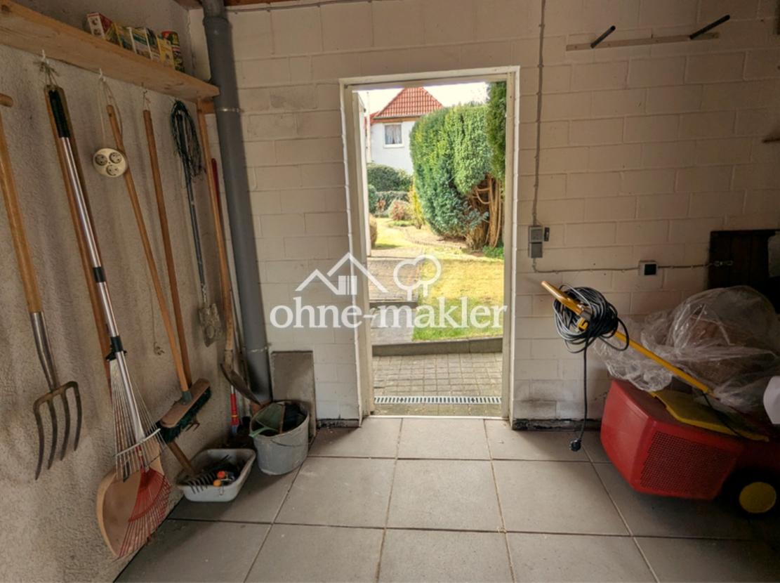 Garage mit Zugang zum Garten