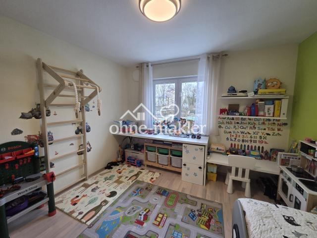 Kinder-/Schlafzimmer