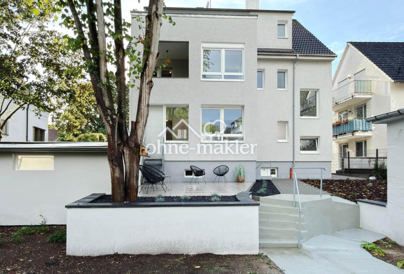 Gartenseite mit Terrase