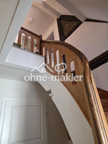 Wohnungseingang mit Treppe