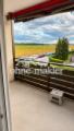 Balkon mit Feldblick