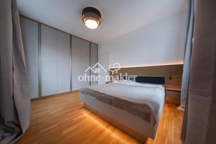 Schlafzimmer mit Einbauschrank