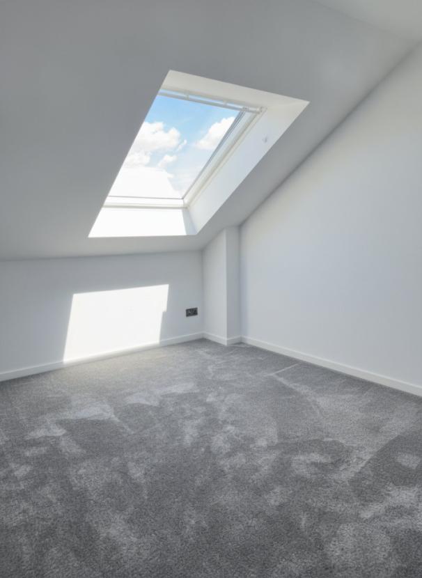 Helles Dachzimmer mit großflächigem Dachfenster und optimaler Lichtzufuhr KI generiert