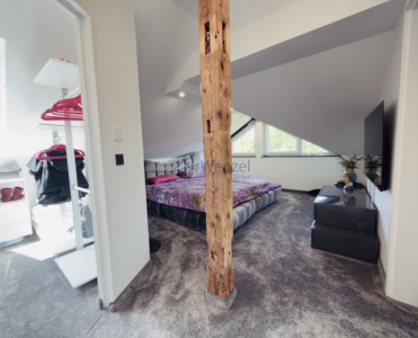 Dachgeschoss-Schlafzimmer Ankleide "En Suite"