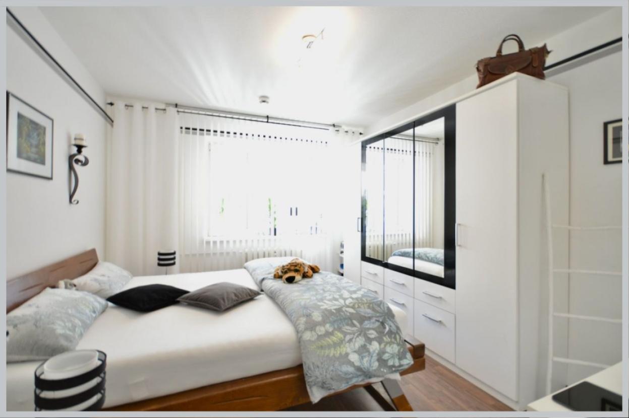 Großes Schlafzimmer zum Garten