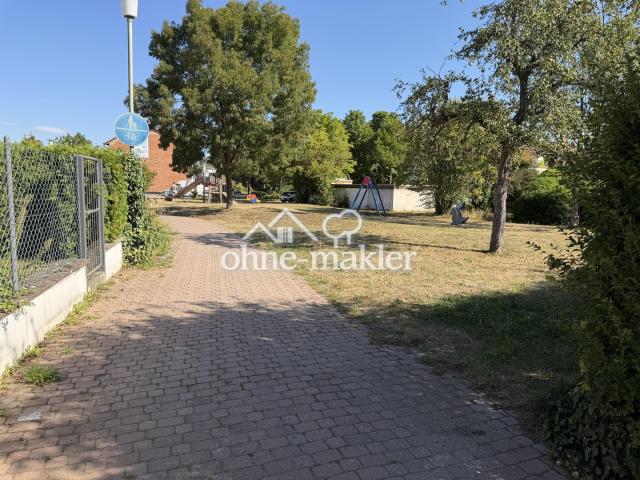 Kinderspiel Platz vor dem Haus
