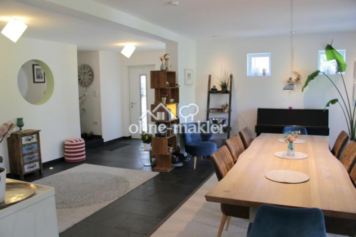 Esszimmer mit Eingangsfoyer