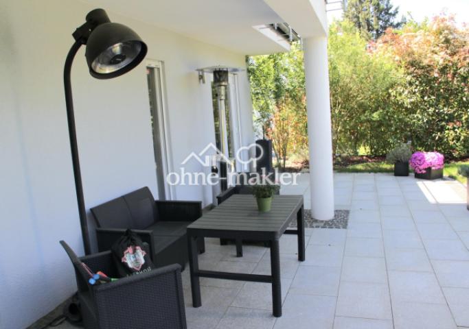ebenerdige Terrasse