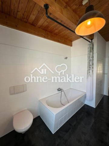 Badewanne mit Duschmöglichkeit
