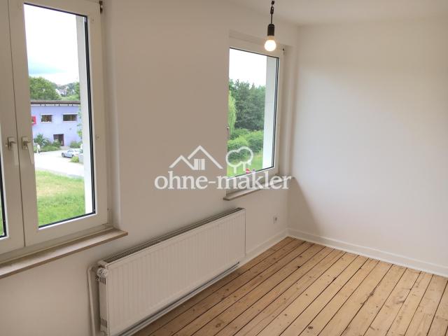 Büro/Ess-/Kinder-/Schlafzimmer