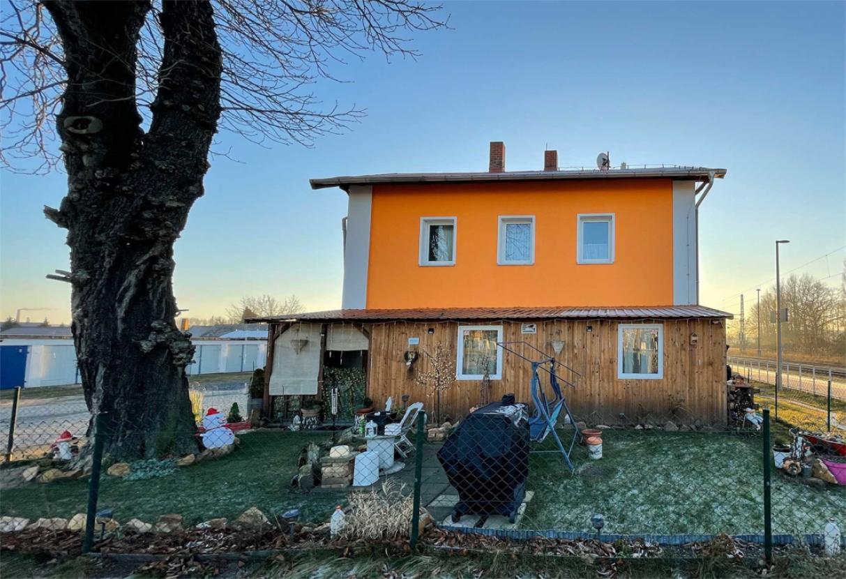 Nordostseite-mit-Garten