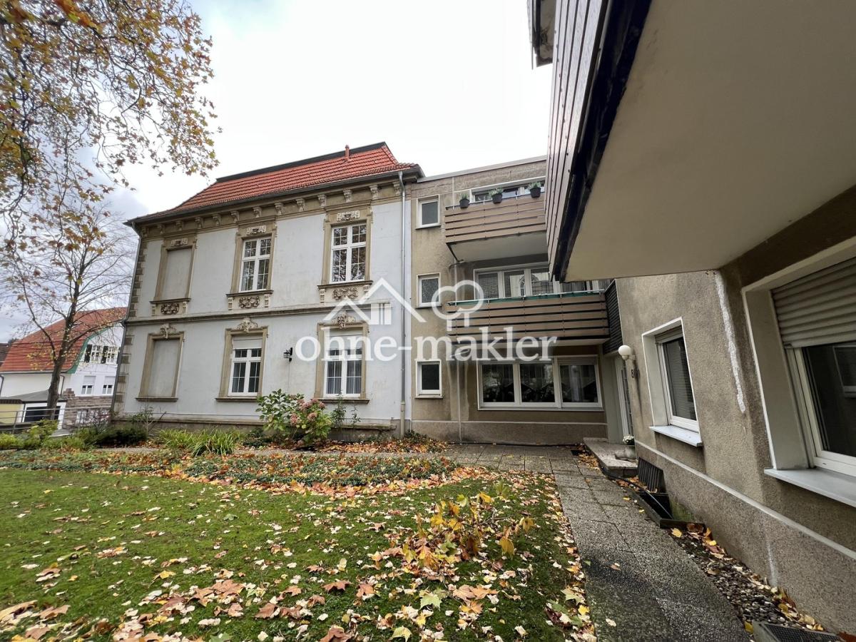 Ansicht v.d. Seite m. Balkon 