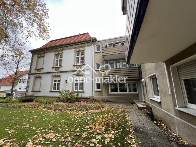 Ansicht v.d. Seite m. Balkon 