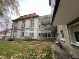Ansicht v.d. Seite m. Balkon 