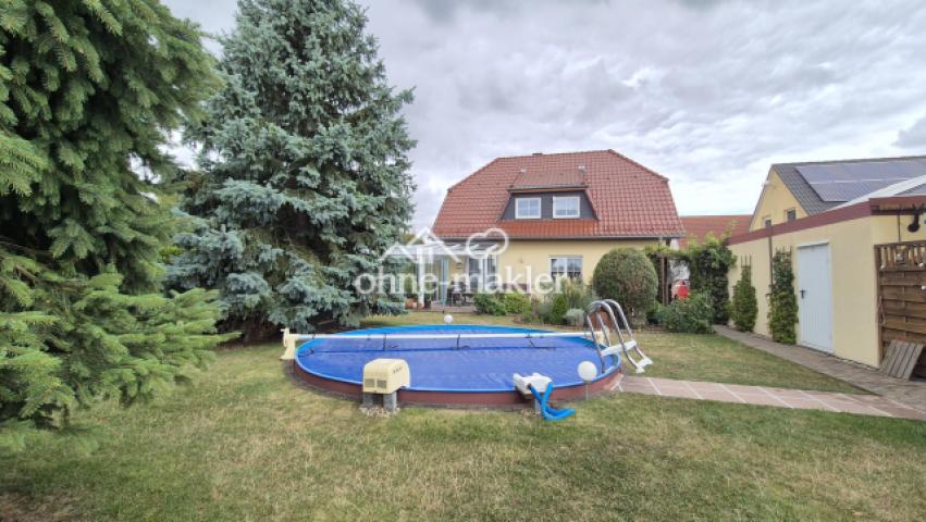 Garten mit Pool, Garage, Anbau