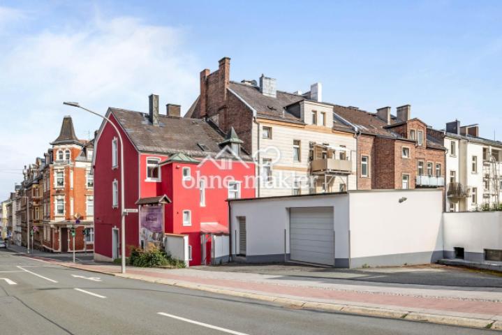 Hausansicht mit Stellplatz