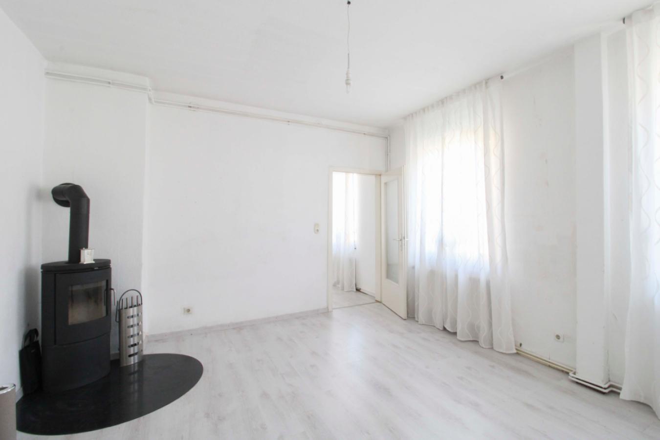 EG Zimmer mit Ofen