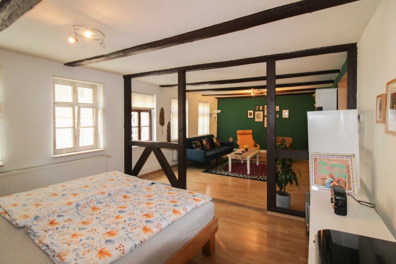 Wohnzimmer und Schlafzimmer WE2 zweite Ansicht_