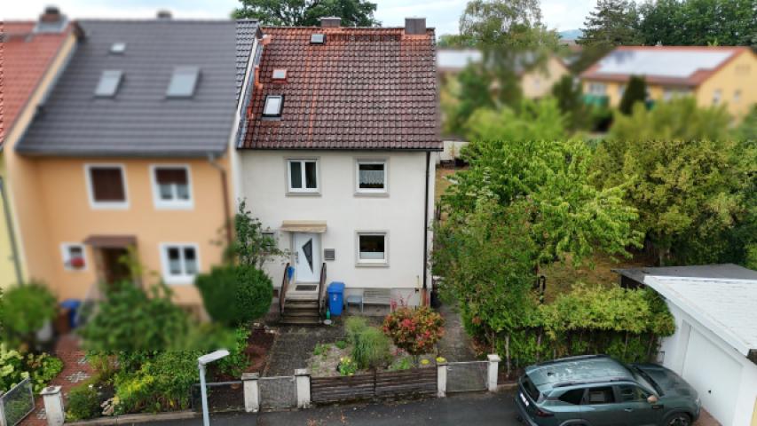 Luftaufnahme REH, Vorgarten + Garage