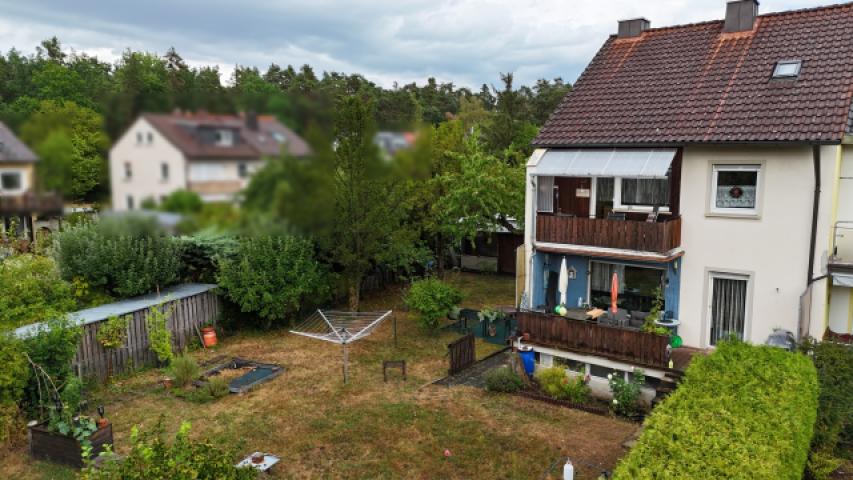 Luftaufnahme Wohnhaus + Garten