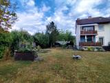 weitläufiger Garten
