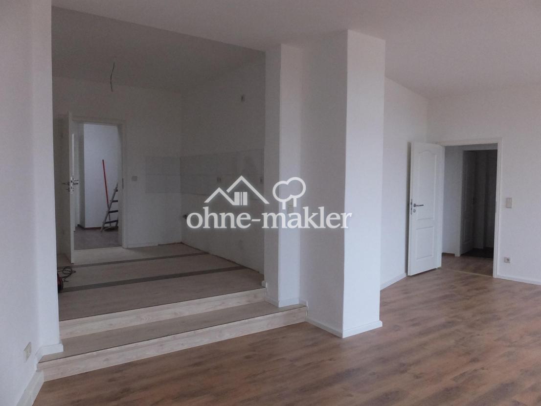 Blick Wohnzimmer zur Küche