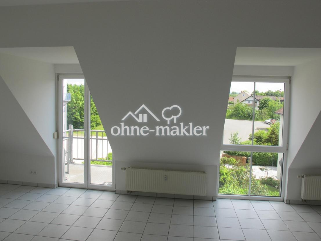 Wohnraum m Balkon links