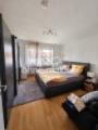 Geräumiges Schlafzimmer