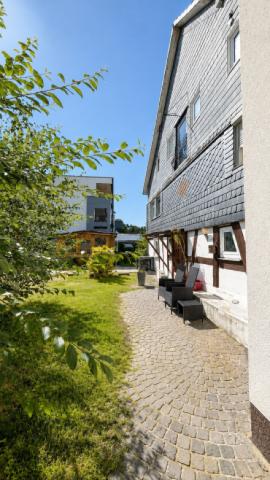 Garten- und Hausansicht