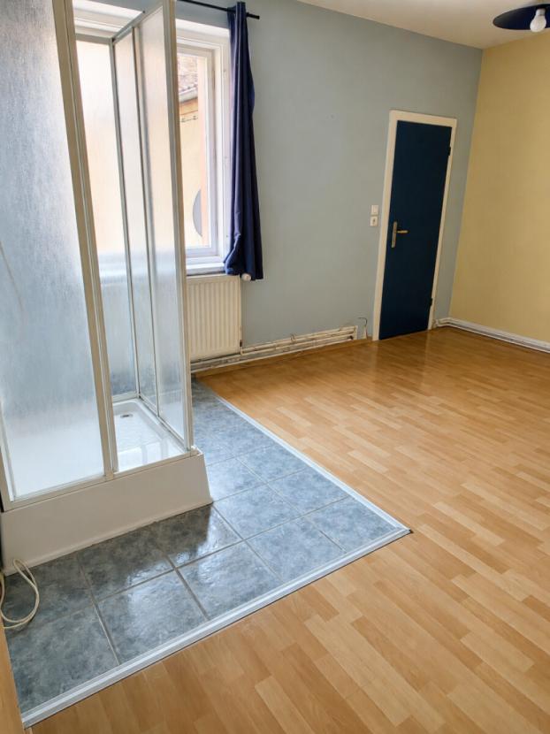 Schlafzimmer EG mit mobiler Dusche