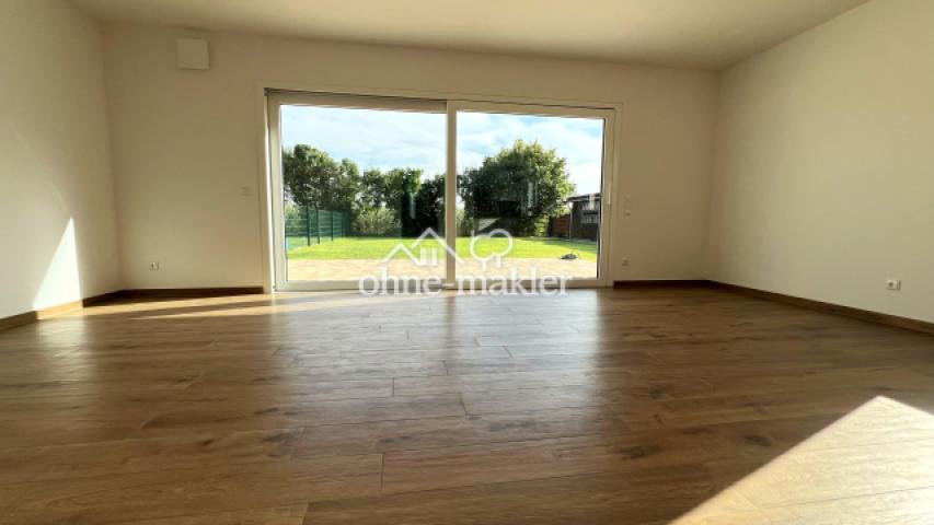Wohnzimmer mit Gartenblick