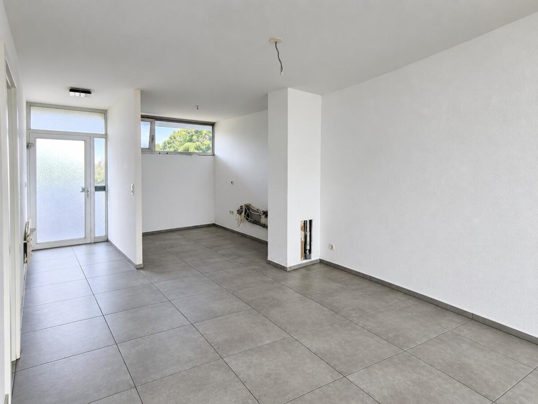 Blick zum Eingang+Küche