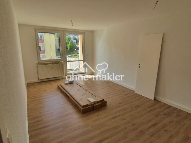 Wohnzimmer mit Zugang Balkon