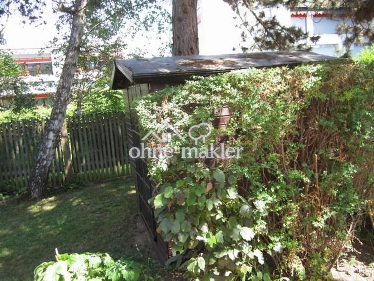 Eigene Gartenhütte mit...